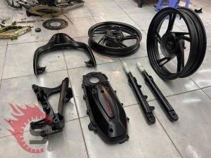 Dàn Chân Xe Bị Xuống Màu? Đến Ngay Sài Gòn Độ Xe Bình Dương Để Sơn Mới!