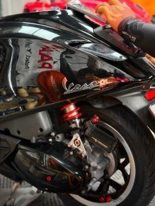 2 Bản Độ Vespa Khiến Dân Chơi Gật Gù – Mỗi Chiếc Một Phong Cách, Cùng Chất Như Nước Cất