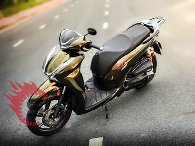 SH350i Độ Dán Đổi Màu Hyper & Độ Pô Akrapovic – Biến Hóa Thành Tay Đua Thực Thụ Tại Sài Gòn Độ Xe Bình Dương