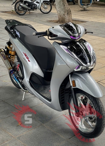 Honda SH350i độ Pô GP Racing, Phuộc Ohlins, Heo Dầu Brembo – Khi Chất Xe Lên Tiếng