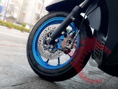Lead 4V Xanh Đen Custom – Bản Độ Tem Trùm, Phuộc Profender, Mâm CNC MFZ Blue, Heo Dầu MFZ Đầy Ấn Tượng Tại Sài Gòn Độ Xe Bình Dương