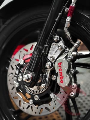 Heo Dầu Brembo – Biểu Tượng Của Sức Mạnh Và Đẳng Cấp