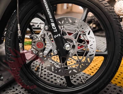 Combo Tay Thắng Brembo – Heo Dầu Brembo – Cùm Tăng Domino: Sự Kết Hợp Hoàn Hảo Tại Sài Gòn Độ Xe Bình Dương