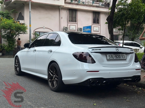 Sơn Đổi Màu Trắng Ngọc Trai Mercedes E350 Tại Sài Gòn Độ Xe Gò Vấp – Biểu Tượng Của Đẳng Cấp Và Sự Tinh Tế
