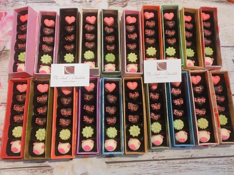 Bán buôn socola valentine 2026 giá rẻ ?
