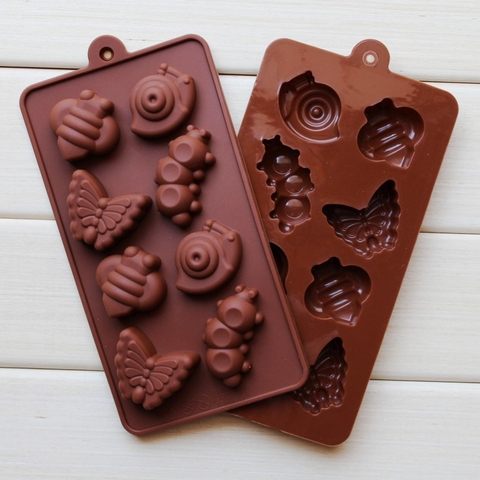 khuôn socola hình sâu