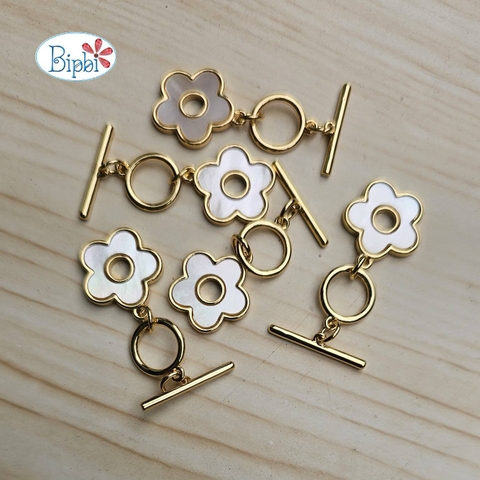 Khóa hoa mai trắng xi vàng 14k