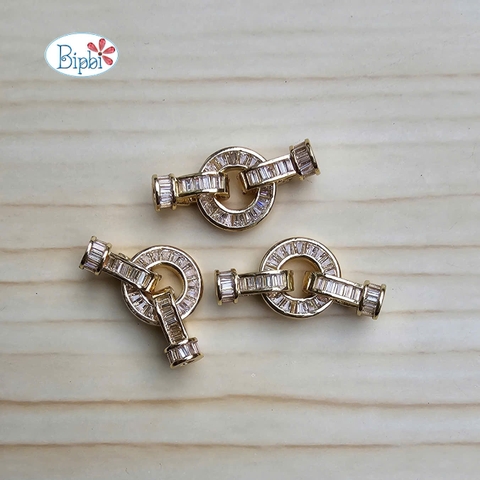 Khóa tròn gắn đá chữ nhật xi vàng 14k