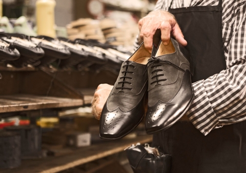 Mẹo hay vệ sinh và bảo quản giày tây thủ công luôn bền đẹp mà không phải ai cũng biết