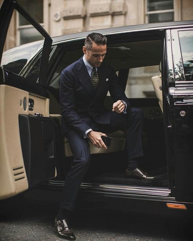 Gợi Ý Những Phụ Kiện Khi Mix Cùng Giày Tây