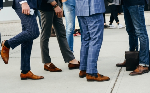 ĐÀN ÔNG BẮT ĐẦU MANG GIÀY TÂY TỪ KHI NÀO?