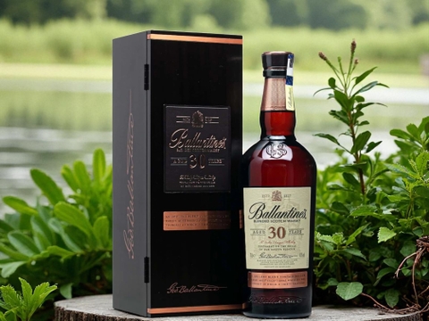 Giá Rượu Ballantine’s 30 Năm Chính Hãng Mới Nhất 2025 – Có Xứng Với Đẳng Cấp?