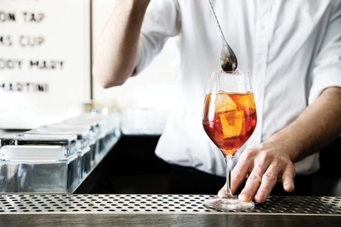 Cách phục vụ và kết hợp rượu vang khai vị cho bữa tối hoàn hảo