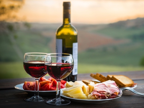 Mách bạn địa chỉ cung cấp rượu vang trái cây chất lượng