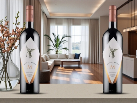 Rượu vang Montes tặng quà yêu thương