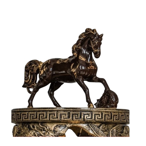 Rượu Hình Con Ngựa Sứ Vip Doha Mã Thượng Vân