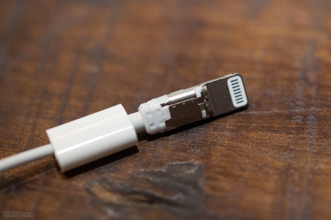 Cáp chuyển đổi cổng sạc Lightning sang Jack 3.5mm chính hãng Apple