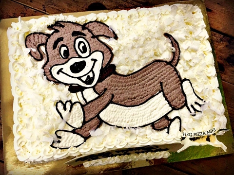 Bánh gatto kem tươi rắc socola trắng trang trí chú chó