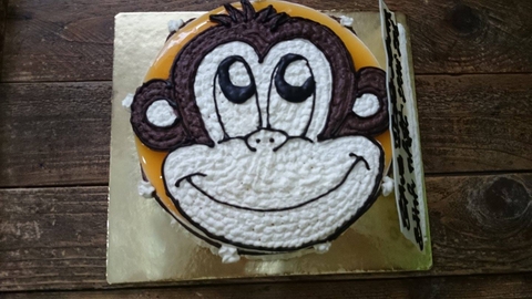 Bánh mousse chanh leo tròn trang trí chú khỉ