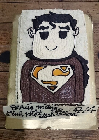 Bánh kem tươi rắc socola trắng trang trí Superman