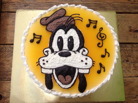 Bánh mousse chanh leo tròn 18cm trang trí Goofy