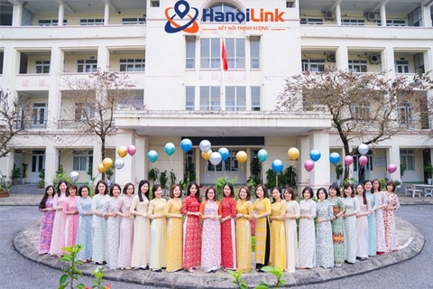 Phái đẹp HanoiLink - Tươi sắc hoa anh đào mừng ngày Quốc tế Phụ nữ 8/3