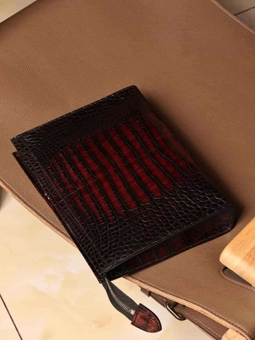 TÚI XÁCH CẦM TAY LOUIS VUITTON DA CÁ SẤU MỸ MÀU ĐỎ TÍA(GIÁ LIÊN HỆ)