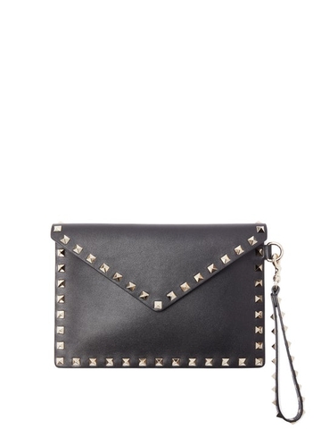 TÚI VALENTINO GARAVANI Rockstud grained-leather envelope pouch