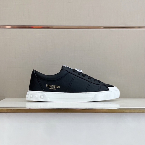 GIÀY VALENTINO STUDD LEATHER SNEAKER SHOES AAA