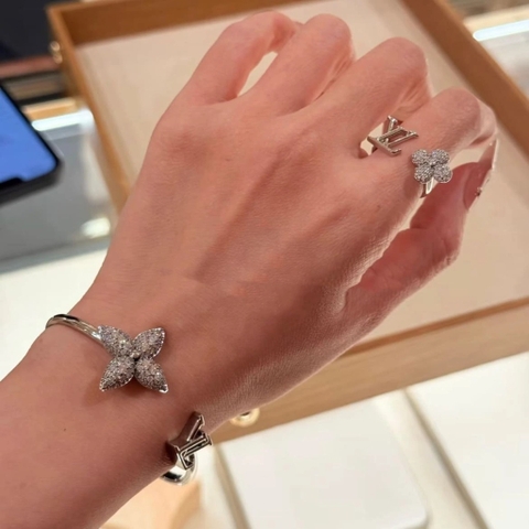 LẮC TAY LOUIS VUITTON LV LETTER AND FLOWER DIAMOND