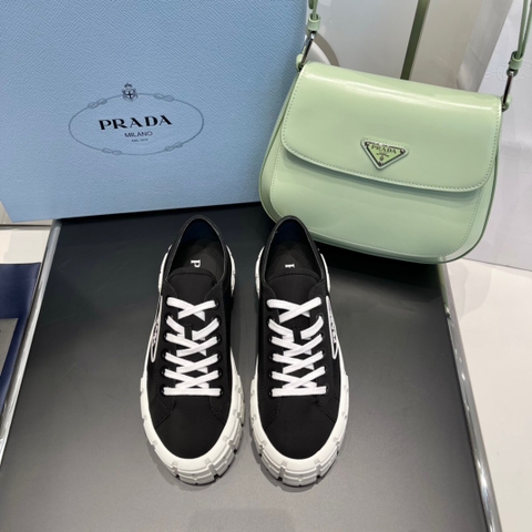 GIÀY PRADA TRIANGLE LOGO SNEAKERS SHOES