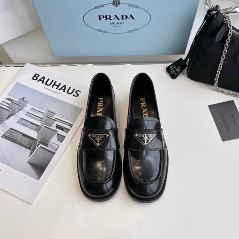 GIÀY PRADA TRIANGLE LOGO LOAFER SHOES
