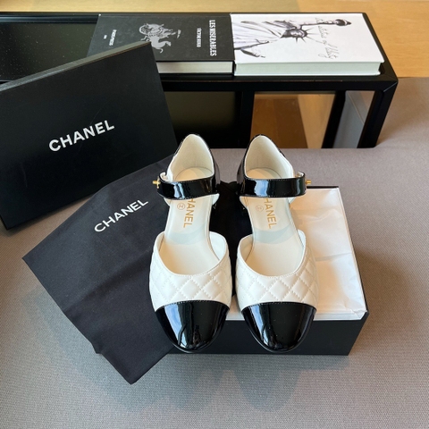 GIÀY CHANEL CC Logo Leather Sling Back