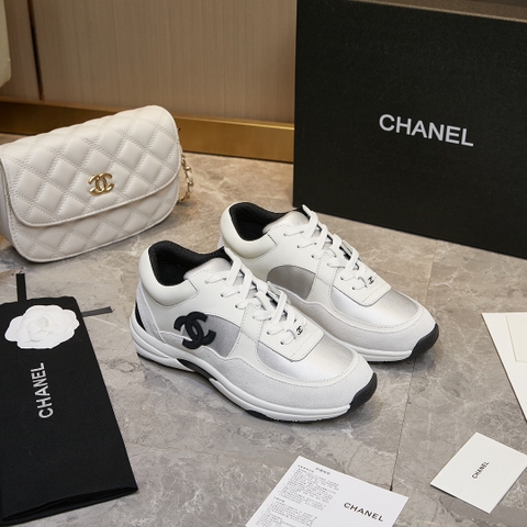 GIÀY CHANEL WHITE SUEDE LOGO SNEAKERS