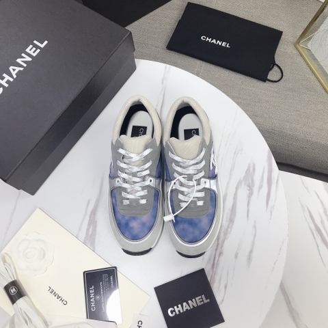GIÀY CHANEL BLUE SUEDE LOGO SNEAKERS