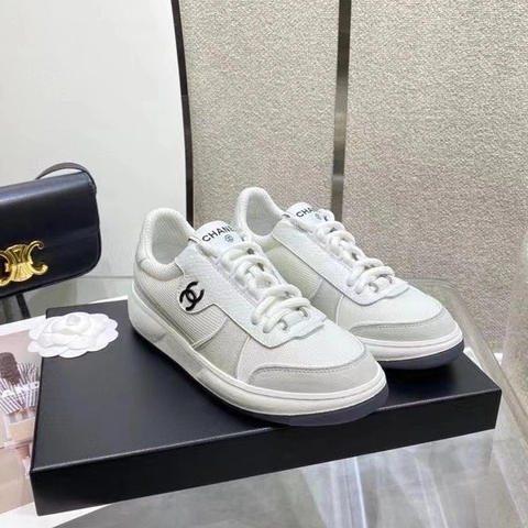 GIÀY CHANEL WHITE SUEDE LOGO SNEAKERS