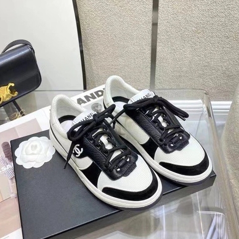GIÀY CHANEL BLACK SUEDE LOGO SNEAKERS