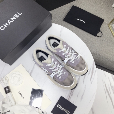 GIÀY CHANEL GREY SUEDE LOGO SNEAKERS