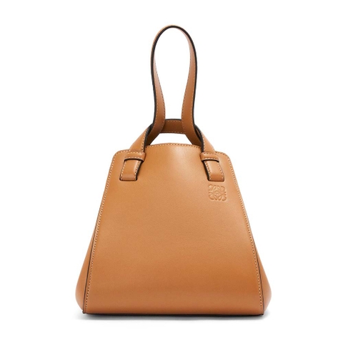 TÚI Loewe Women Hammock Nugget Bag in Nappa Calfskin-Brown