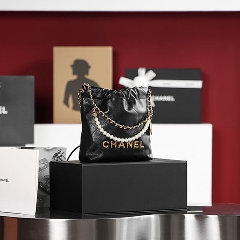 TÚI CHANEL 22 MINI Da Bê Sáng Bóng màu đen quai xách Ngọc Trai