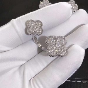 Nhẫn Van Cleef & Arpels Magic Alhambra kim cương vàng trắng 18K