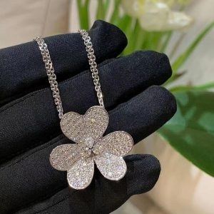 Vòng cổ Van Cleef & Arpels Clip Frivole kim cương vàng trắng 18K