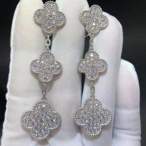 Bông tai Van Cleef & Arpels Magic Alhambra 3 Motif kim cương vàng trắng 18K