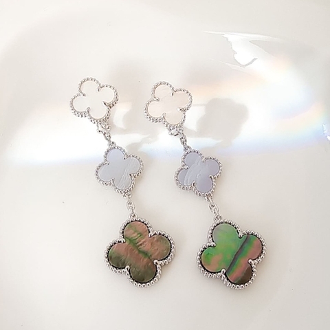 Bông tai Van Cleef & Arpels đá xà cừ,chalcedony,ngọc trai vàng trắng 18K  (Liên hệ để biết giá)