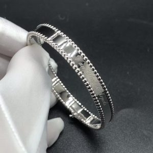 Vòng tay Van Cleef & Arpels Perlée nguyên khối vàng trắng 18K