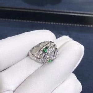Nhẫn rắn Bulgari Serpenti vàng trắng 18k kim cương và ngọc lục bảo (Liên hệ để biết giá)