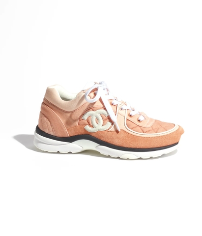 GIÀY CHANEL SUEDE LOGO SNEAKERS Cam nhạt