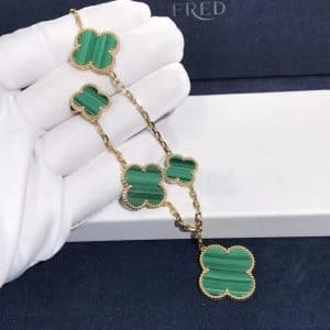 Vòng tay Van Cleef & Arpels Malachite Magic Alhambra 5 họa tiết bằng vàng vàng 18K  (Liên hệ để biết giá)