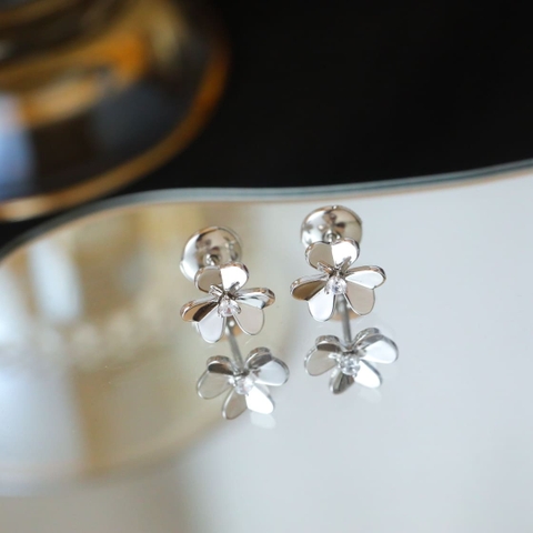 Bông tai Van Cleef & Arpels Frivole vàng trắng 18K  (Liên hệ để biết giá)