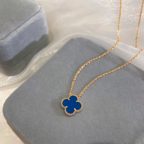 Vòng cổ Van Cleef & Arpels đá Agate vàng vàng 18K  (Liên hệ để biết giá)